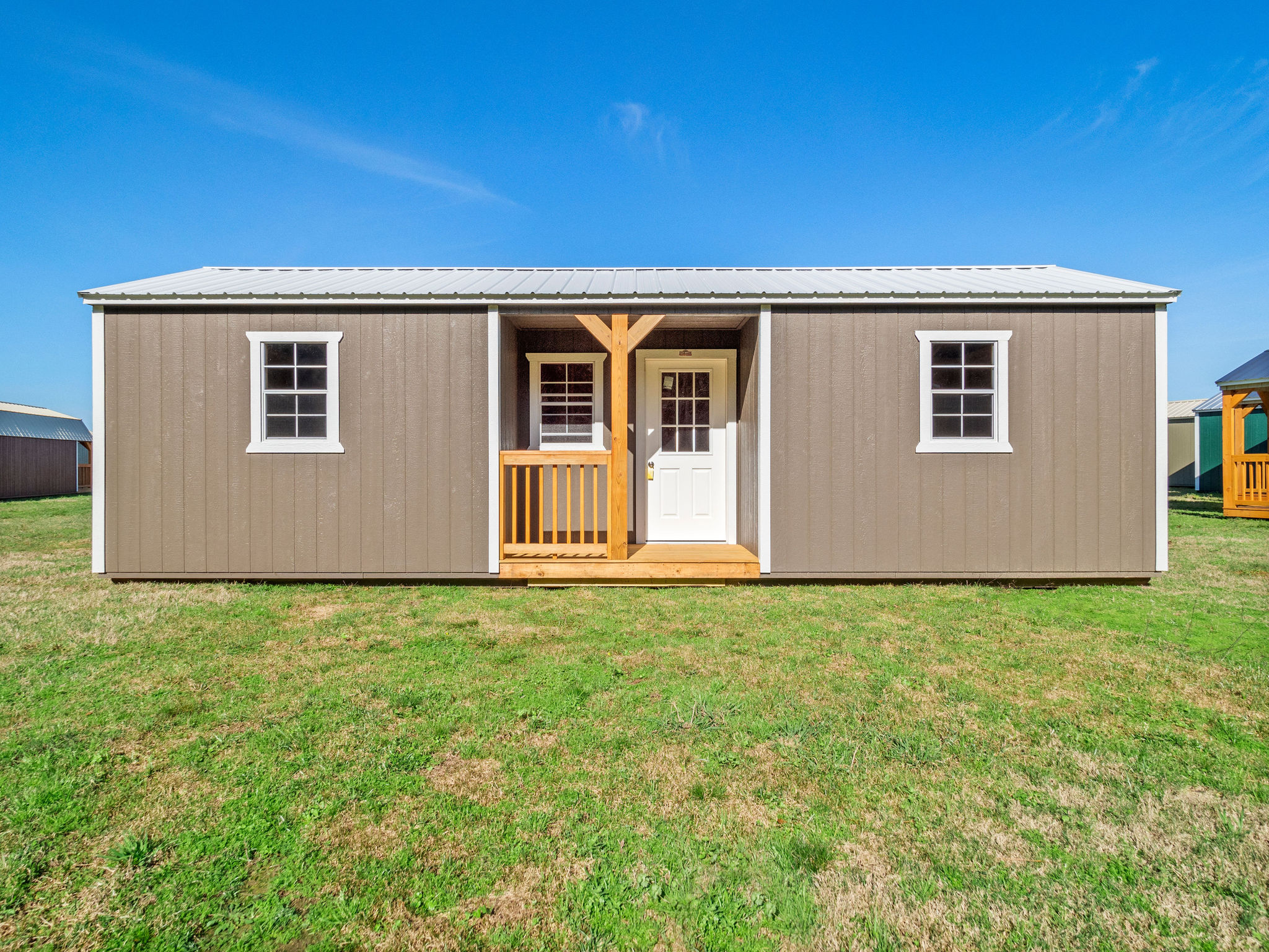 Center Cabin Portable Building